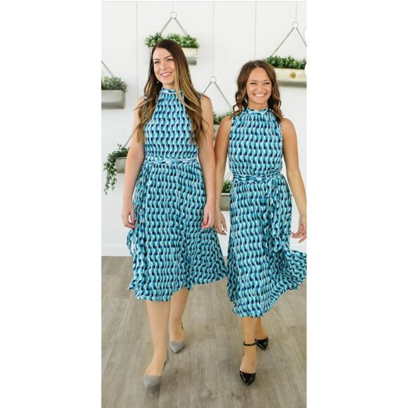 Leota Mindy Shirred Midi Dress Women's Size Medium Elegant High Neckline Sleevel - Picture 1 of 5